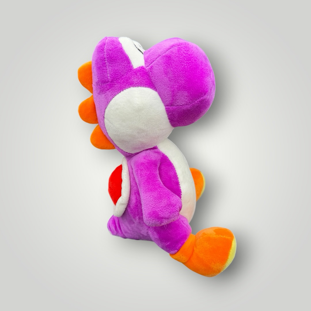 Die Bunte Box Gebrauchtwaren: Lila Yoshi Plüschtier mit weißem Bauch, orangefarbenen Stacheln und Füßen. Super Mario Spielzeug.