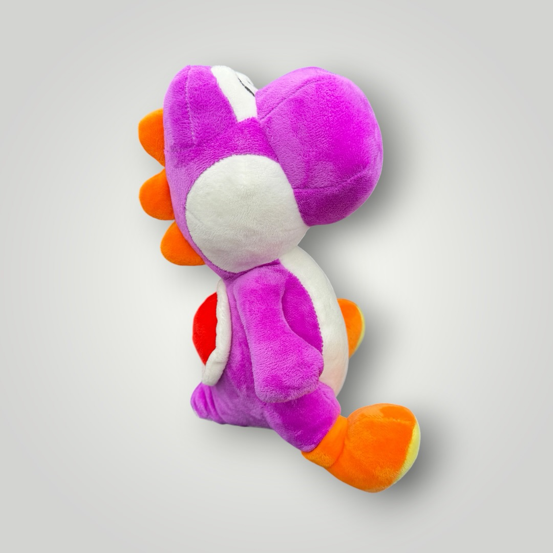 Die Bunte Box Gebrauchtwaren: Lila Yoshi Plüschtier mit weißem Bauch, orangefarbenen Stacheln und Füßen. Super Mario Spielzeug.